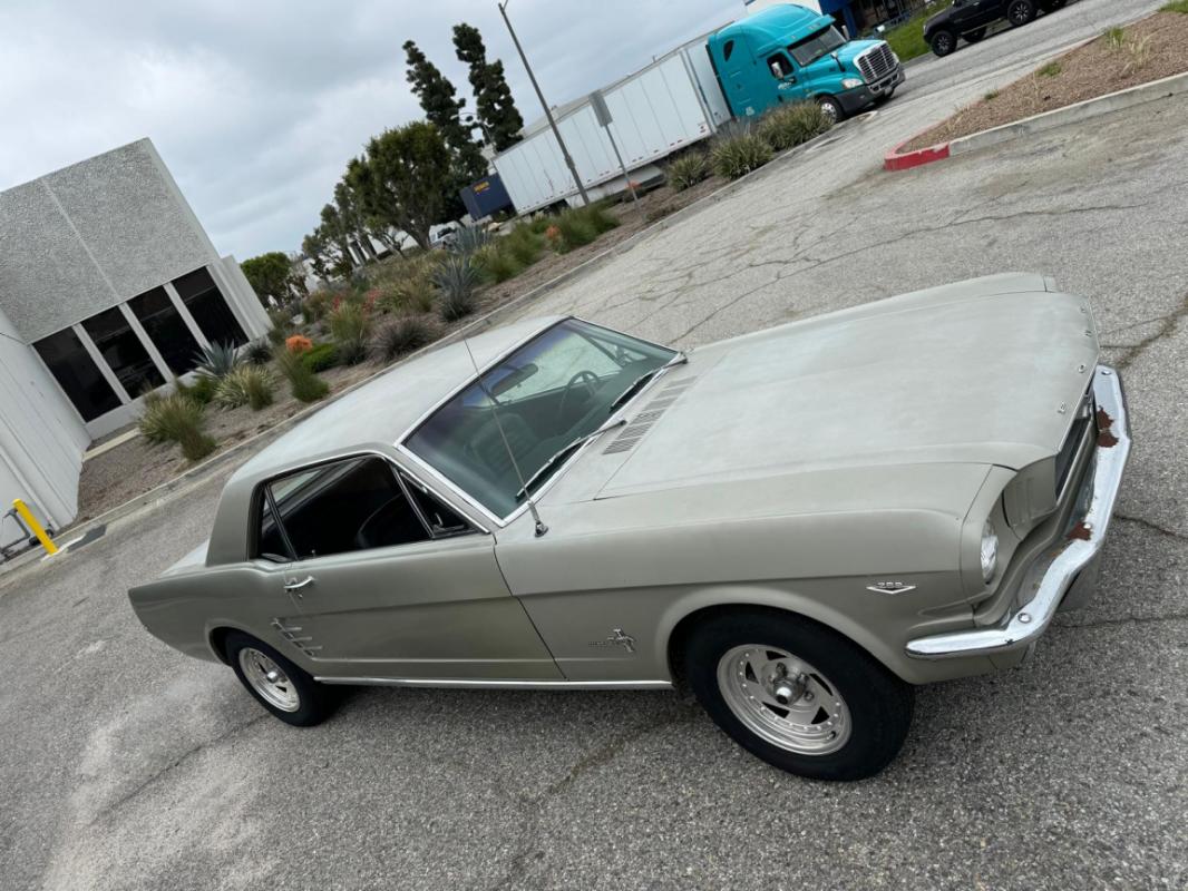 Ford Mustang - COUPE 289 CI V8 VERTE CODE C 1966
